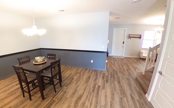 4th image of 894 NE 191st St