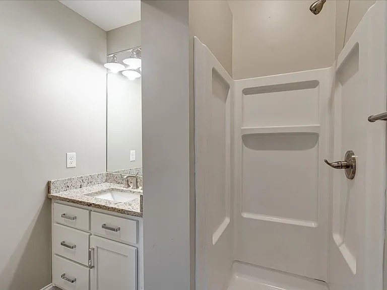 2425 Chamberlain Ave — Photo 15