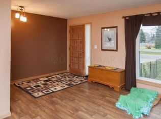 1052 3rd St N, Casselton, ND 58012