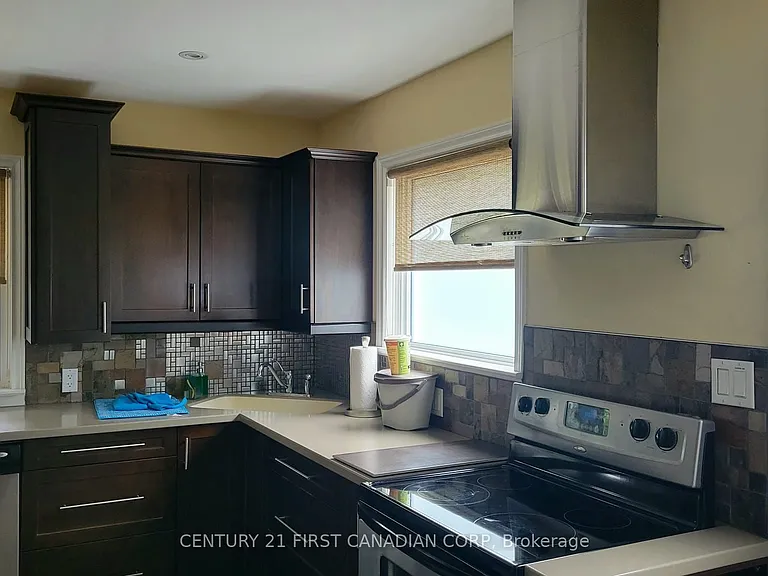 49 Woodward Ave — Photo 3