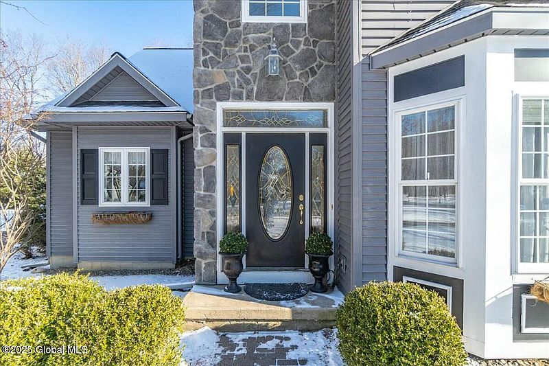 5th image of 6 Arrowhead Road