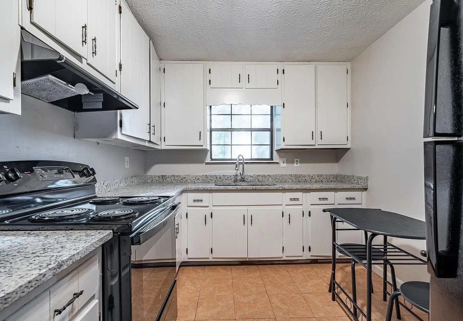 4 bed, 3.0 bath, 1354 sqft, $663 — Photo 3