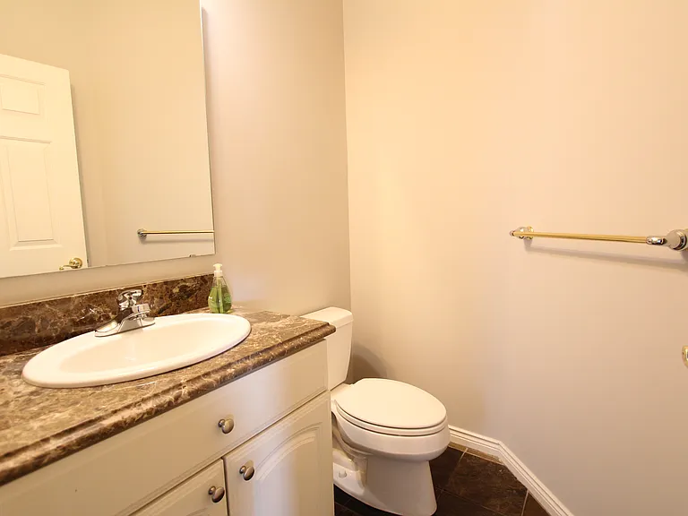 18547 Clairmont Cir E — Photo 32