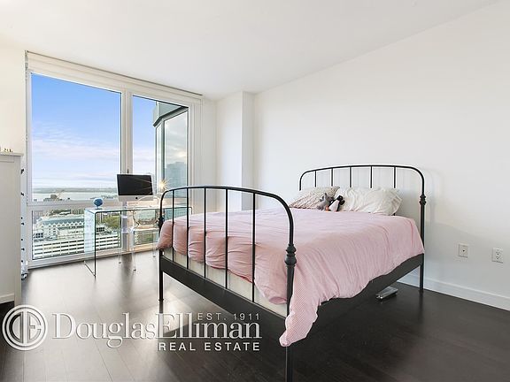 3rd image of 306 Gold St APT 36E
