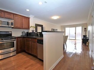 304 Ellery Ct #304, Edgewater, NJ 07020