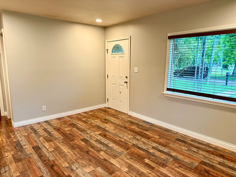 2201 Van Bibber Ave — Photo 9