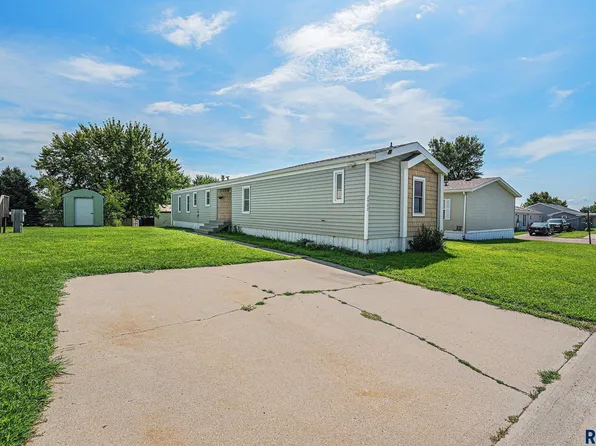 2902 N Fiero Pl, Sioux Falls, SD 57104