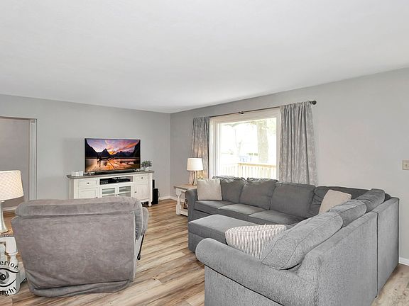 2nd image of 208 Park Lane Dr