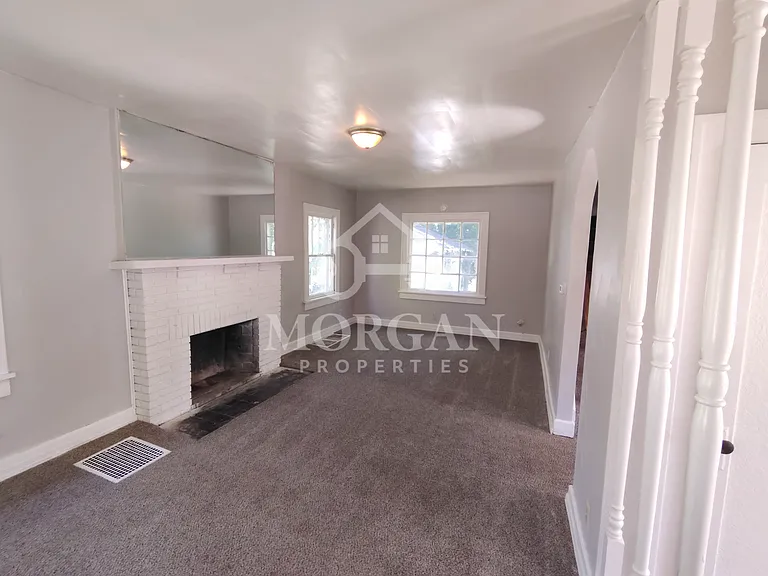 1636 W 10th St — Photo 8