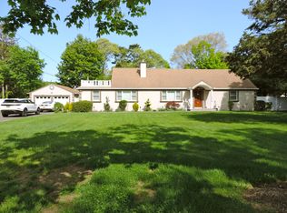 126 Melrose Pkwy, East Patchogue, NY 11772