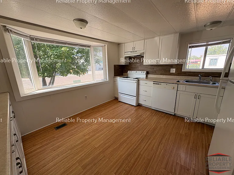 3725 Upland St — Photo 5