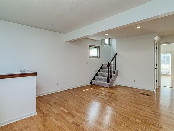 2nd image of 5434 Linden St