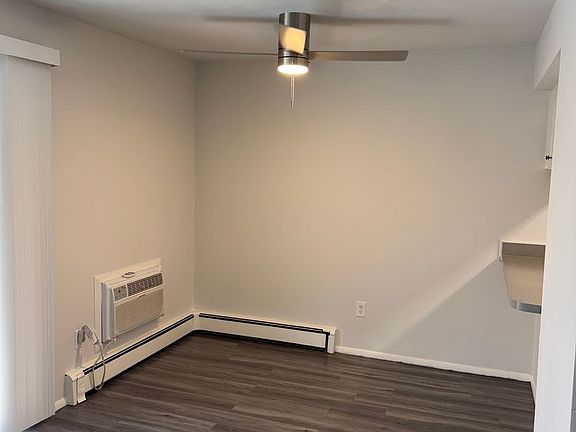 3rd image of 890 Parkview Ave #28D