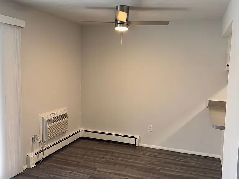 890 Parkview Ave — Photo 3