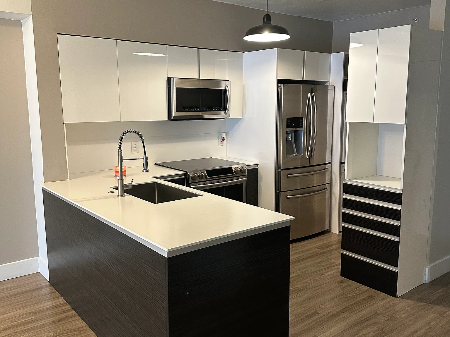 2 bed, 850 sqft, $2,400 — Photo 2