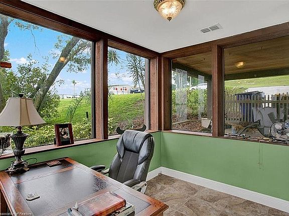 5th image of 719 Lake Clay Dr S