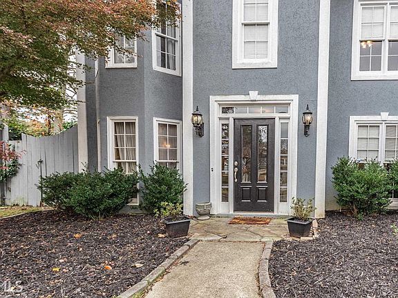 2nd image of 4814 Helga Way NE