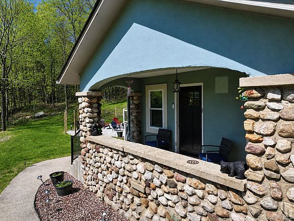 5th image of 33 Horton Road