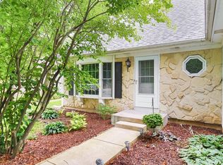 992 Franklin Dr, Bartlett, IL 60103