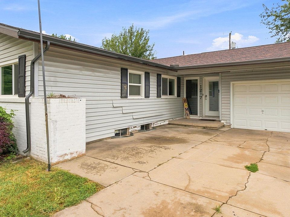 1st image of 1217 W Dallas St