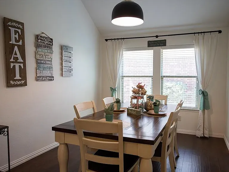 326 Hawthorn Dr — Photo 10