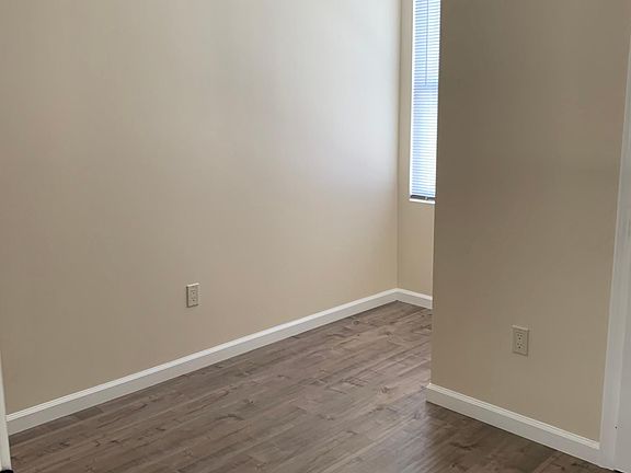 5th image of 1157 1/2 W 37th Dr