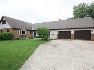 805 Crestview Dr, Metamora, IL 61548