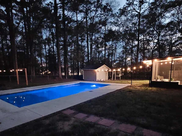 2111 Granada Dr, Dothan, AL 36303