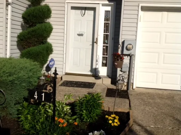 41 Society Ct, Burlington, NJ 08016