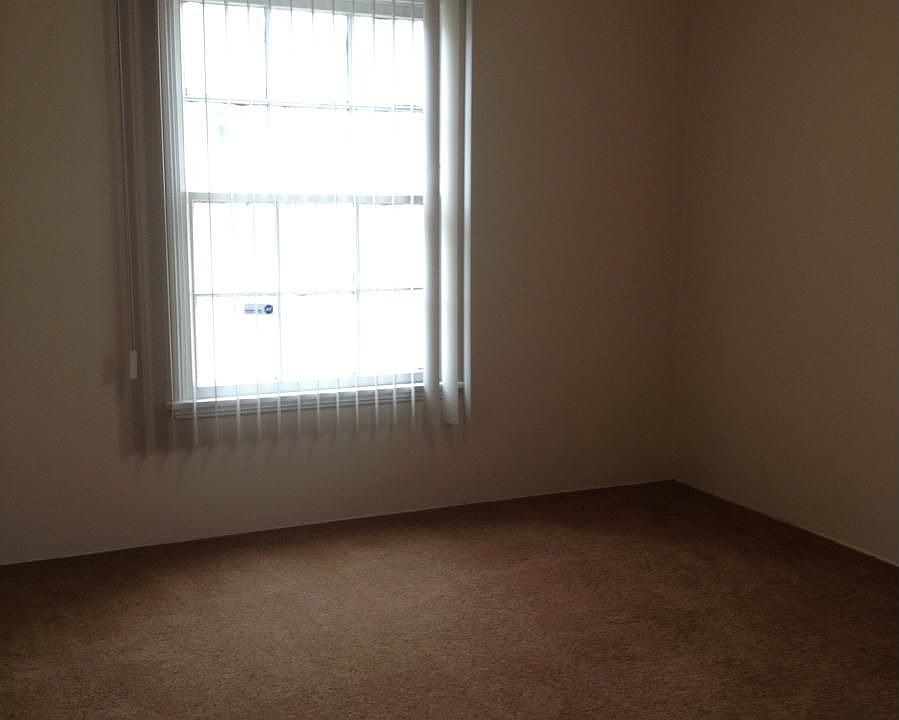 2nd image of 829 N Adams St