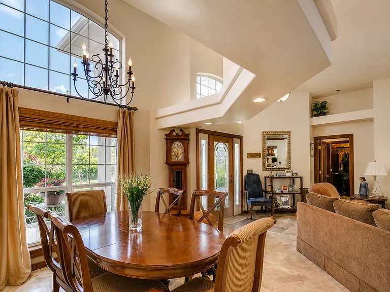 13600 Lake Shore Dr — Photo 9