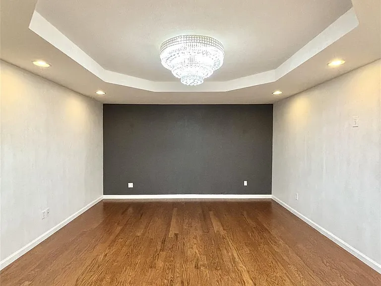 729 Camelot Ln — Photo 13