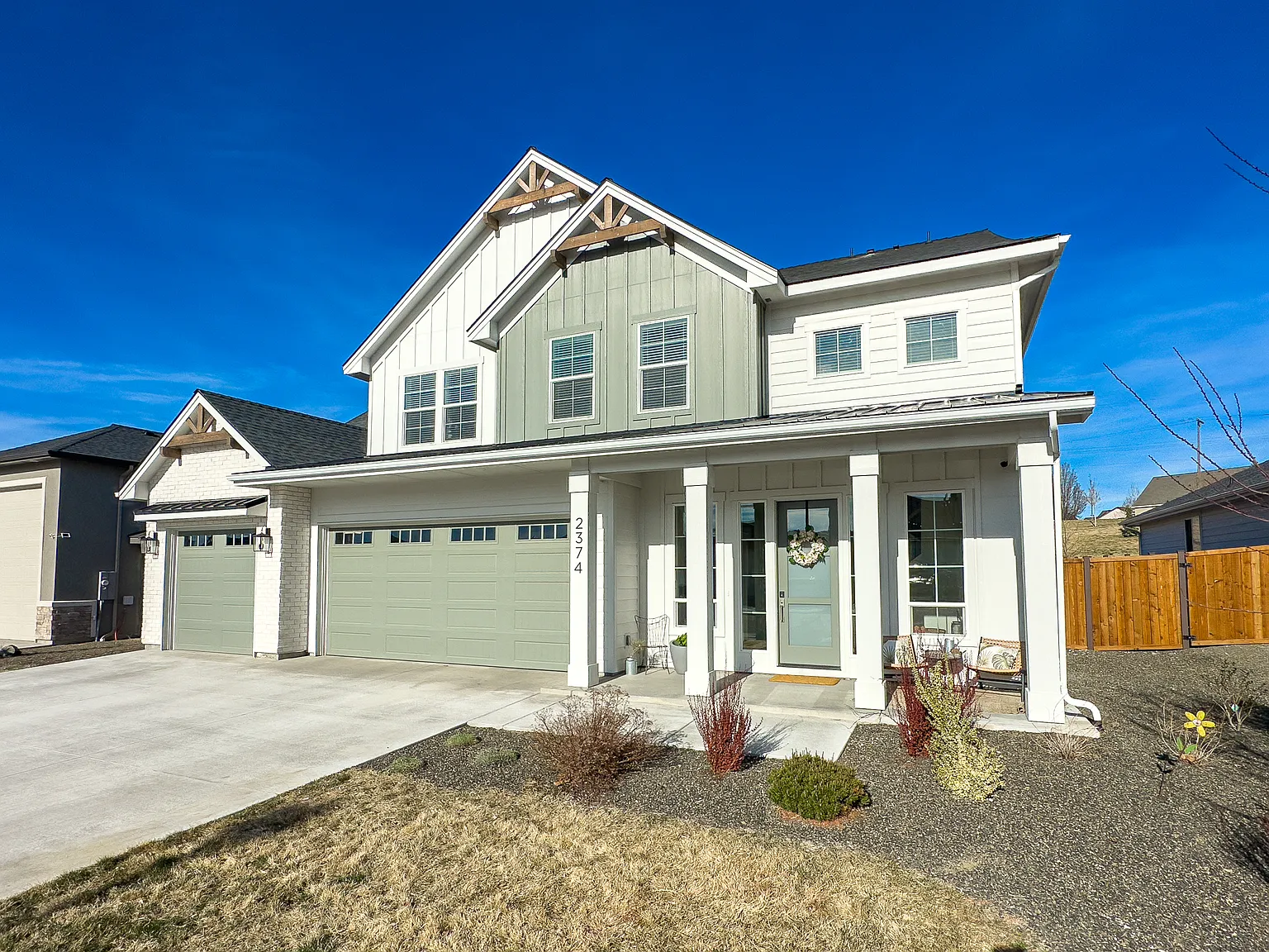 4 bed, 2.5 bath, 2880 sqft, $4,300 — Photo 2