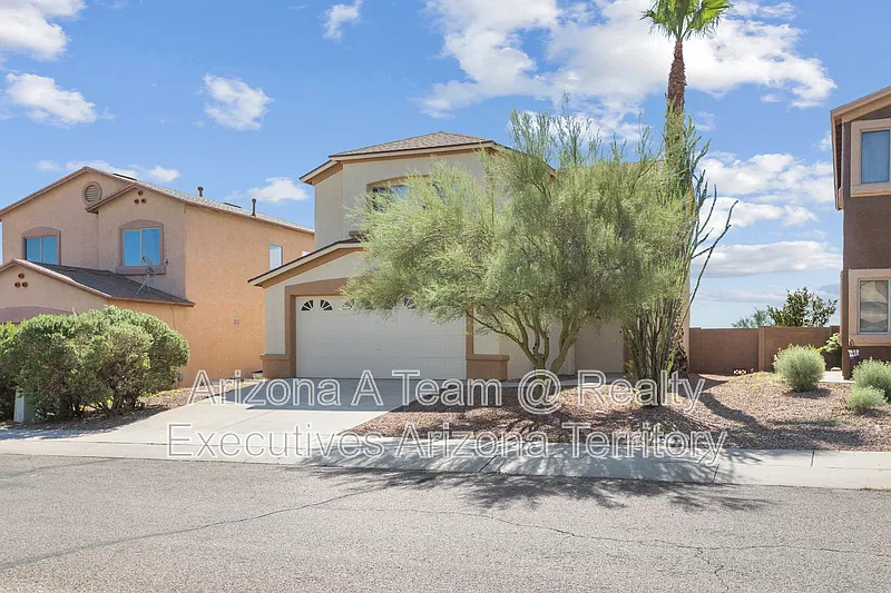 4 bed, 2.5 bath, 1535 sqft, $1,945 — Photo 3