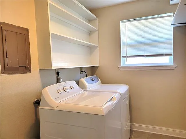 1242 Carrollton Ave — Photo 17