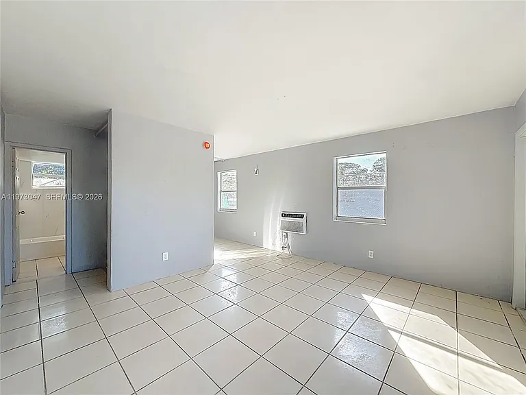 2408 NW 8th St — Photo 5