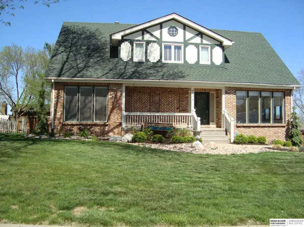 9304 Drexel St, Omaha, NE 68127