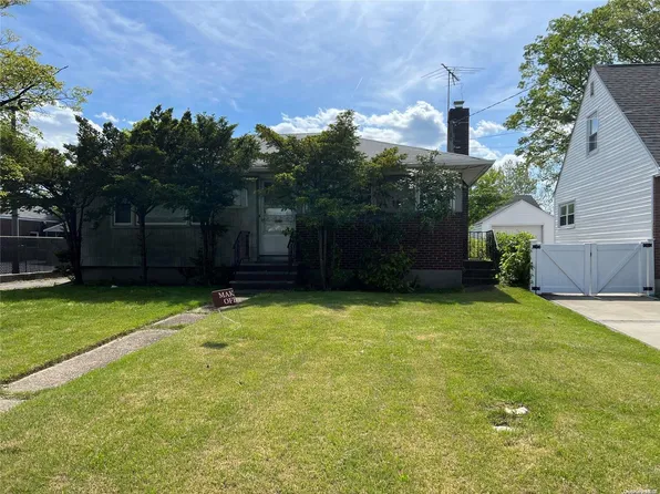 1025 Lakeville Road, New Hyde Park, NY 11040