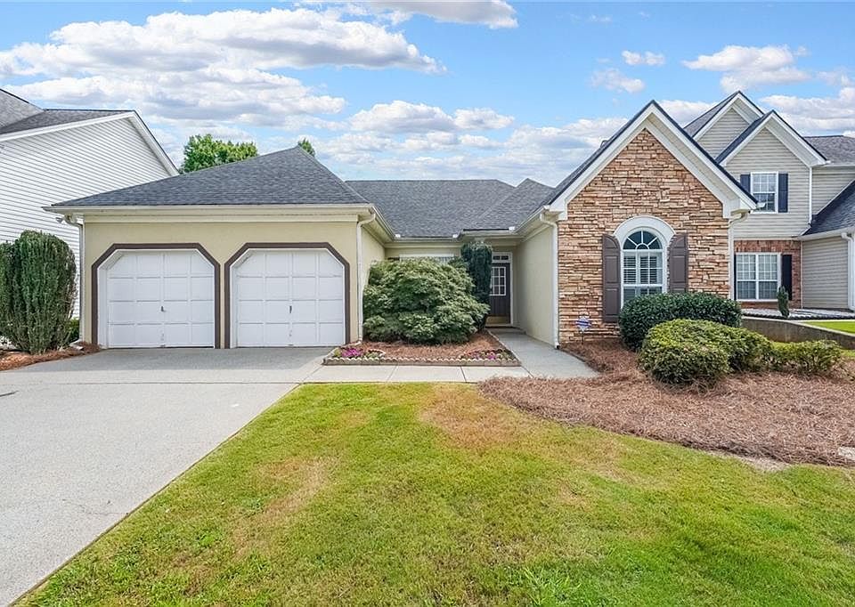 1st image of 52 Lakebrooke Ln