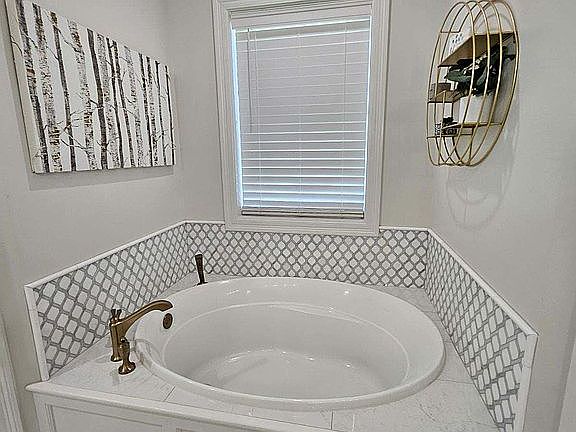 5th image of 11427 Twin Oaks Cir