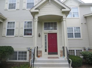 825 Essex Cir, Grayslake, IL 60030