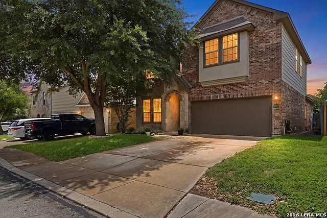4 bed, 2.5 bath, 2712 sqft, $2,195 — Photo 1