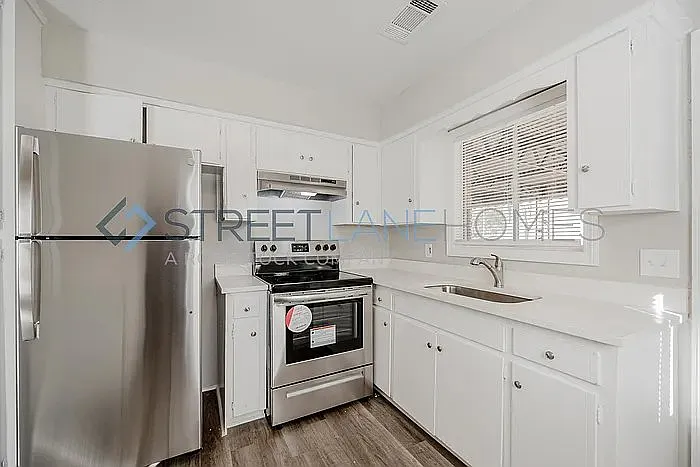3 bed, 2.0 bath, 984 sqft, $1,535 — Photo 2