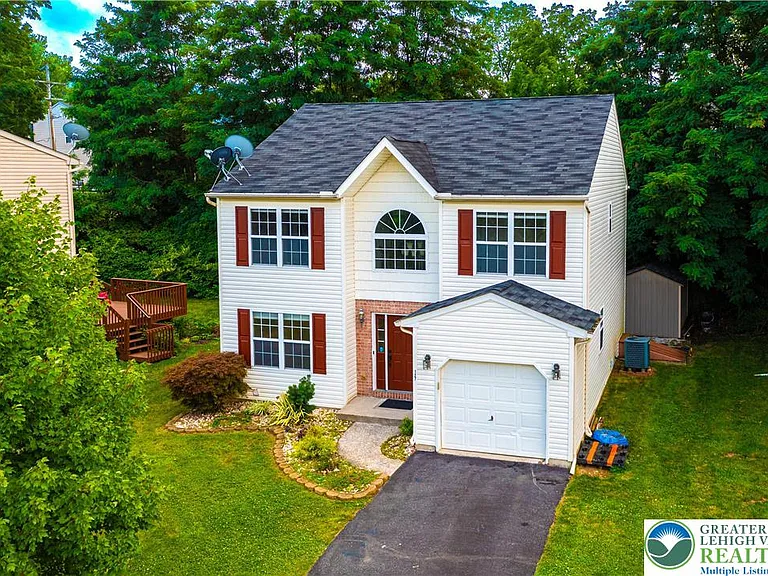 127 Highlands Cir — Photo 1
