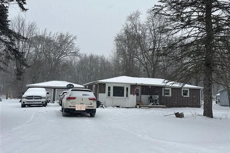 1st image of 3862 Knapp Ave