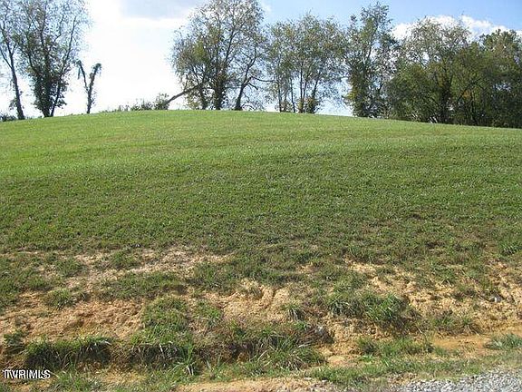 2nd image of 33 Vineyard Farms Pkwy