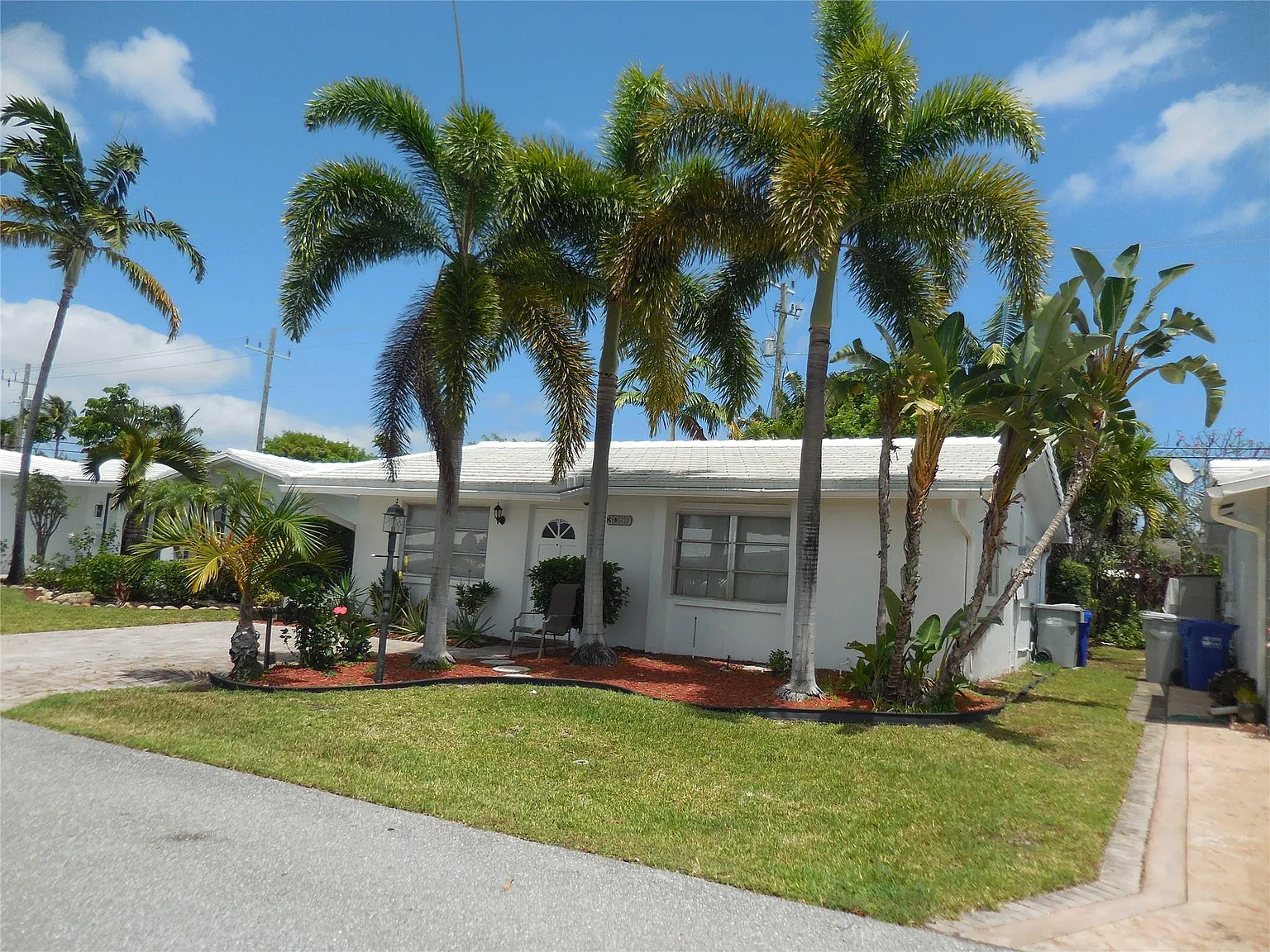 2 bed, 1.0 bath, 1044 sqft, $1,800 — Photo 2
