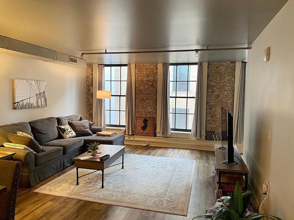 1st image of 321 S Salina St #503