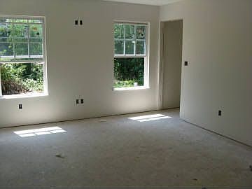 4th image of 607 E Grand Ave