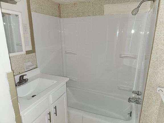 5th image of 1122 Larchmont Ave #B